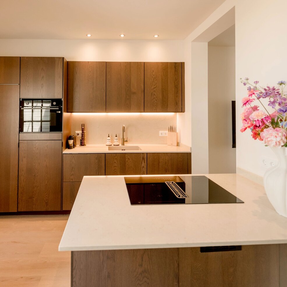 Raumbild einer stylischen Küche mit JOKA Designboden