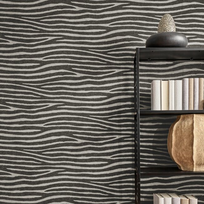 Wohnidee mit strukturierter Wandgestaltung und moderner Einrichtung im JOKA Stil.